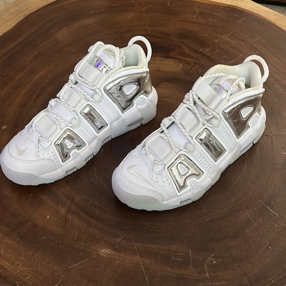 W Nike Air More Uptempo (limited edition) collectors - Picture 3 of 15